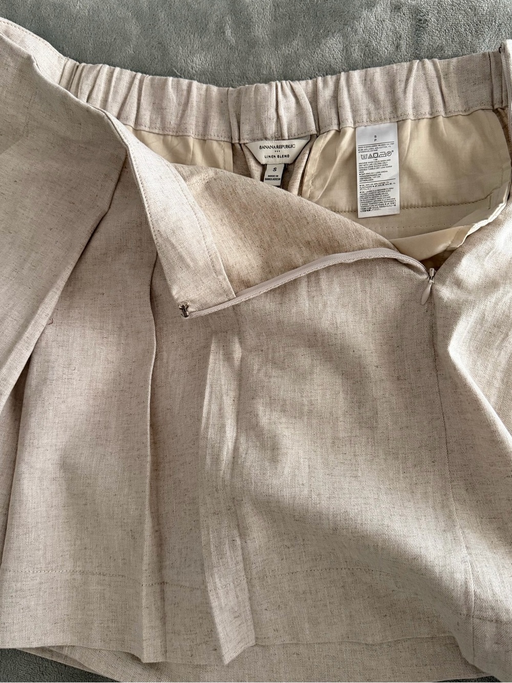 Banana Republic Pleated A-Line Women’s Skort in Light Beige - Picture 6 of 9